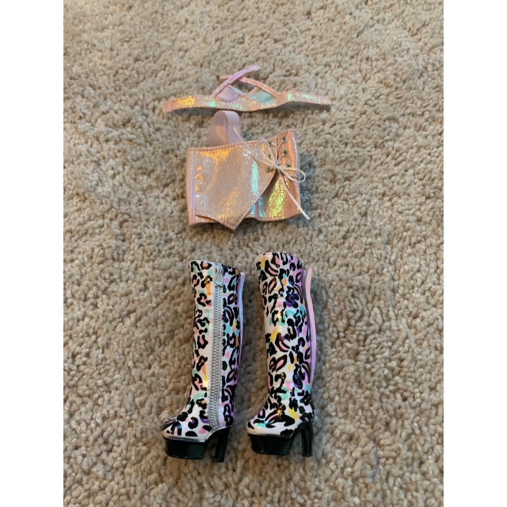 Na! Na! Na! Surprise Doll Clothes Holographic Pink Top & Shorts‎ W Leopard Boots